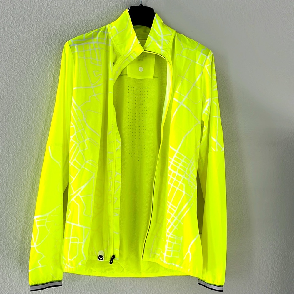 NEW Reebok Tokyo Series Yellow Light-Weight Running Reflective Jacket